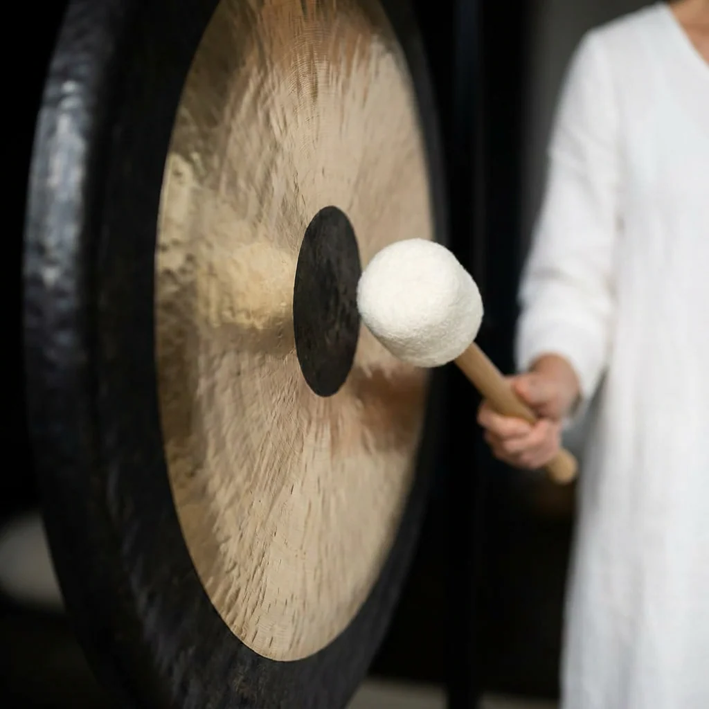 22 Inch Chau Gong with Stand - Chinese Instrument - Image 4