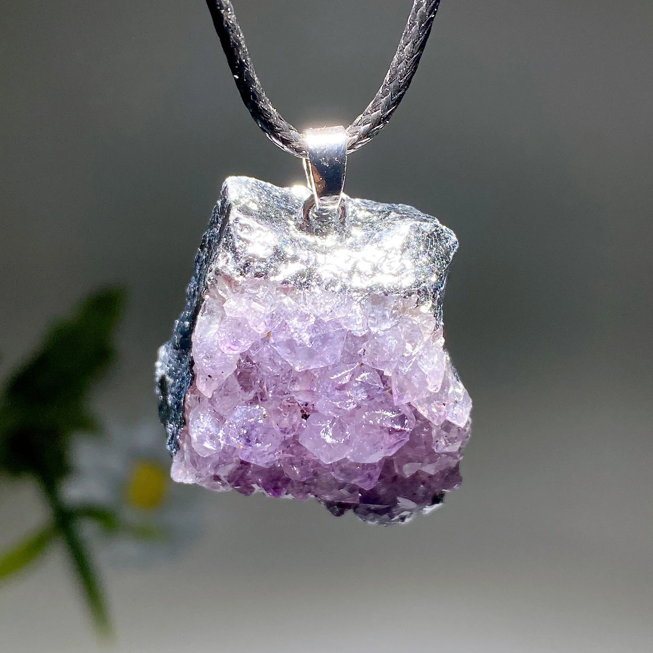 2-Inch Purple Mica Crystal Skull Carving for Healing - Image 2