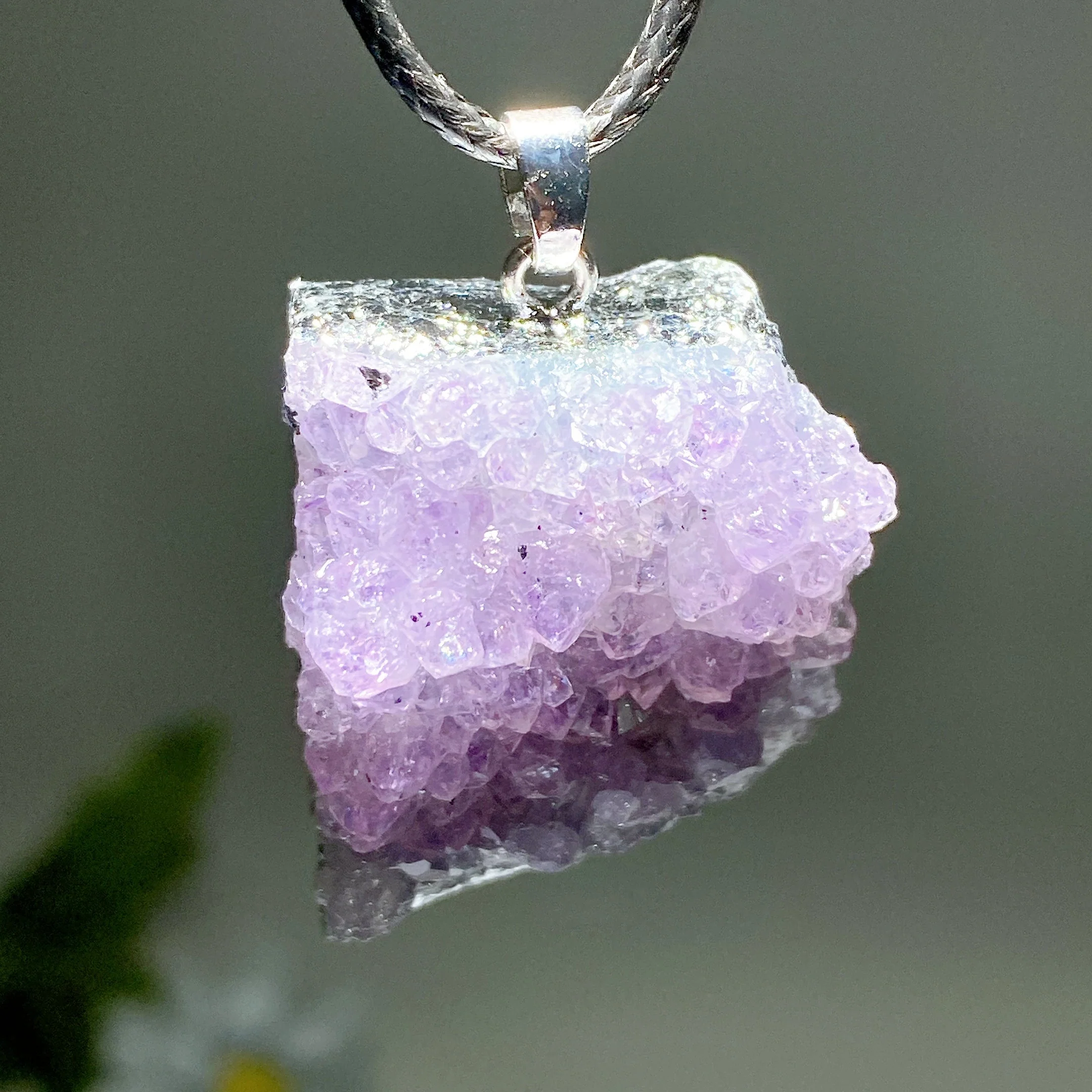 2-Inch Purple Mica Crystal Skull Carving for Healing - Image 3