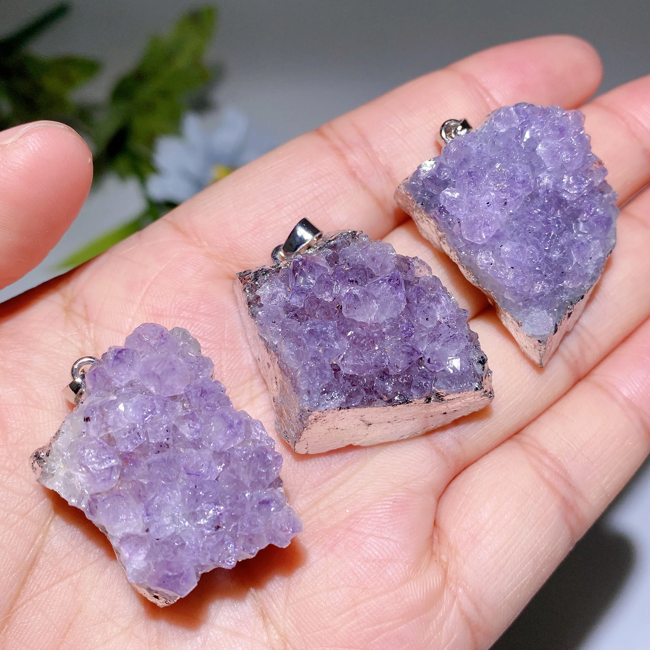 2-Inch Purple Mica Crystal Skull Carving for Healing - Image 5