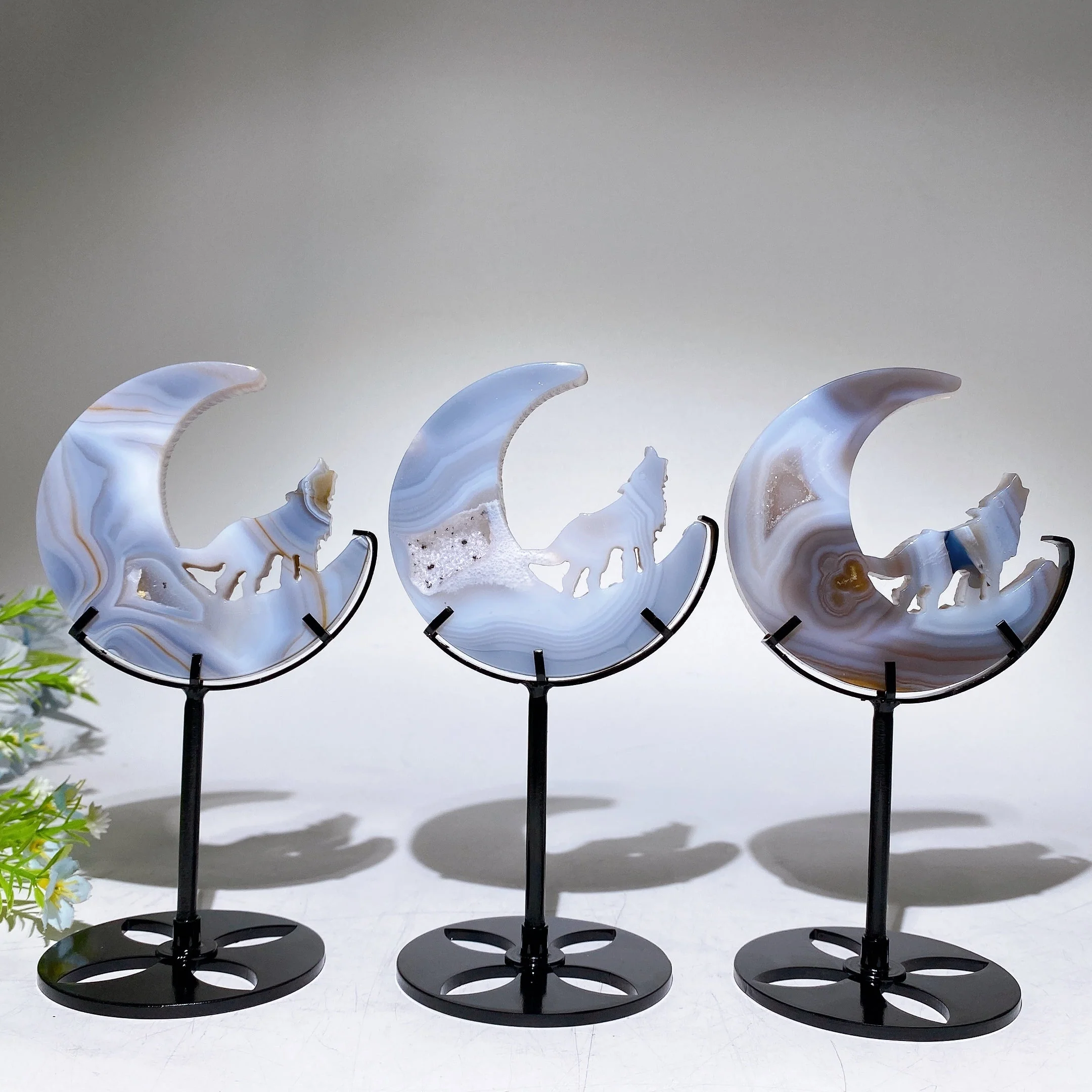 18cm Druzy Agate Wolf & Moon Crystal Figurine Sculpture