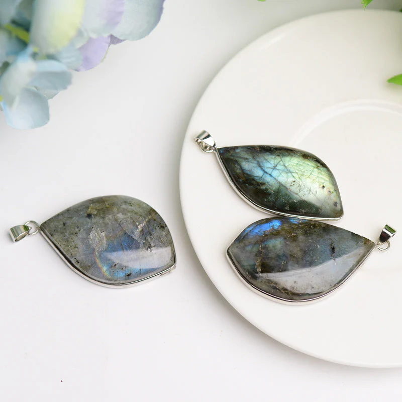 2.0 inch Labradorite Crystal Pendant for Spiritual Protection - Image 3