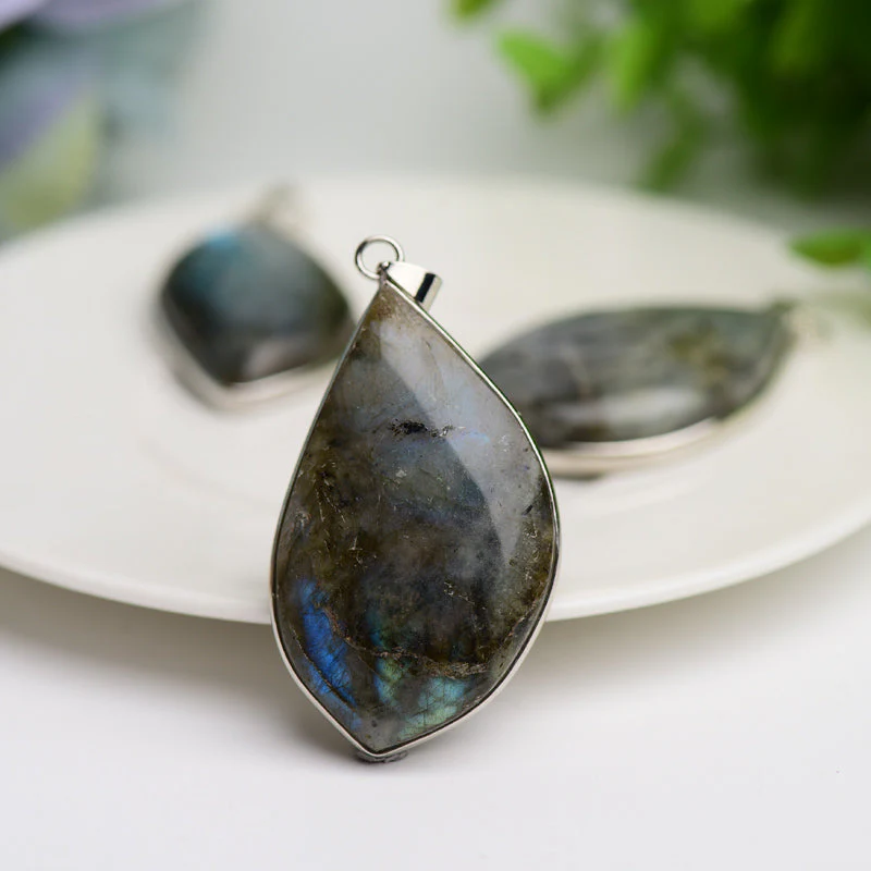 2.0 inch Labradorite Crystal Pendant for Spiritual Protection - Image 4