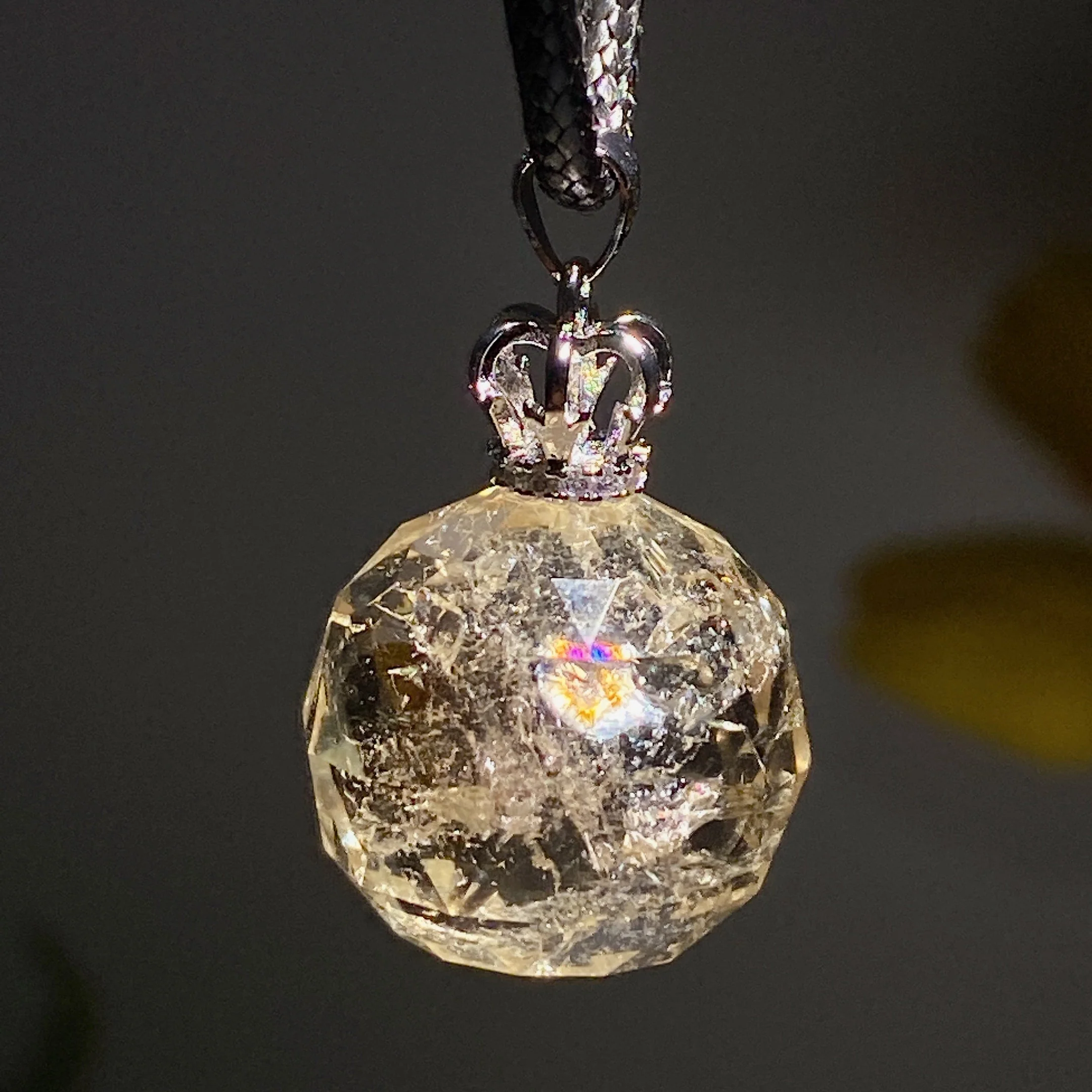 20mm Mixed Crystal Amethyst Faceted Pendant for Meditation - Image 7