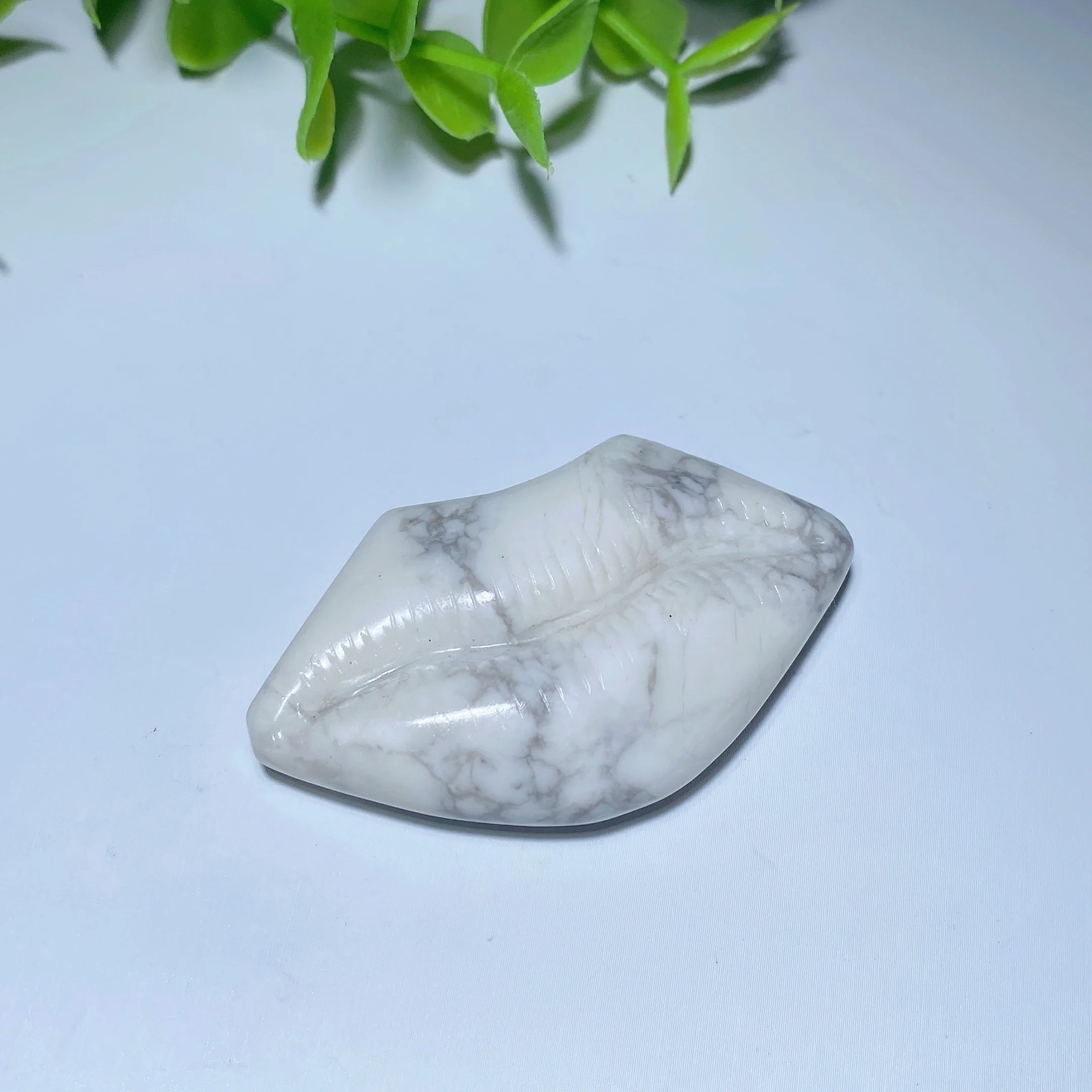 2.0 Inch Mixed Crystal Lips Carving Figurine for Healing - Image 11