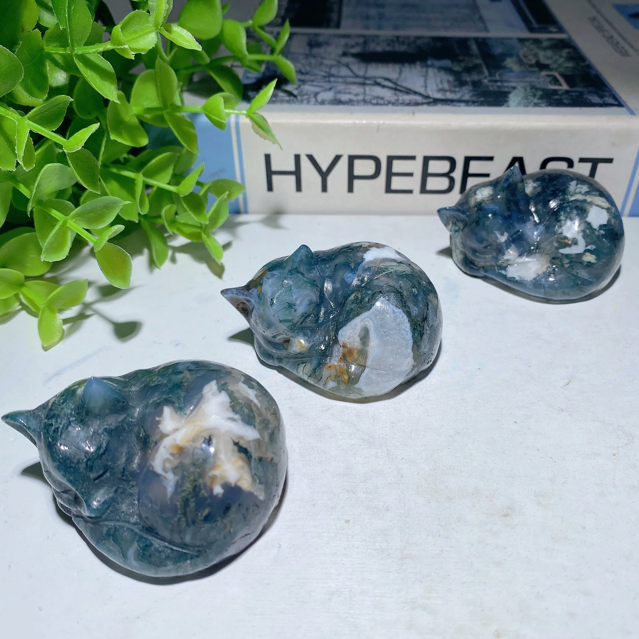 2.0 inch Moss Agate Cat Carving for Spiritual Healing - Image 2