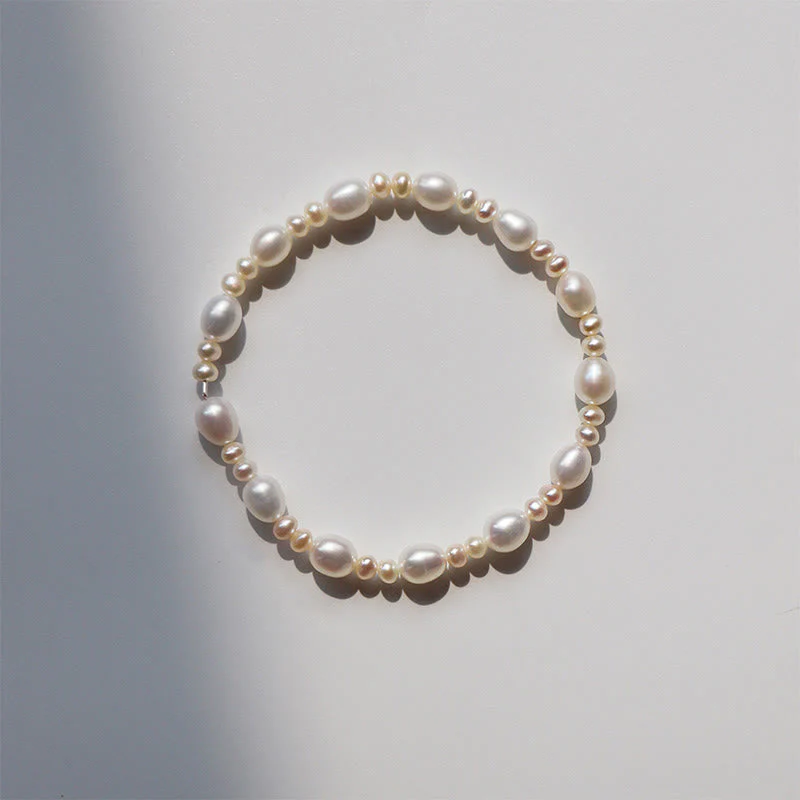 Sincerity Pearl Bracelet with Flower Motif - Natural 15-16cm - Image 3