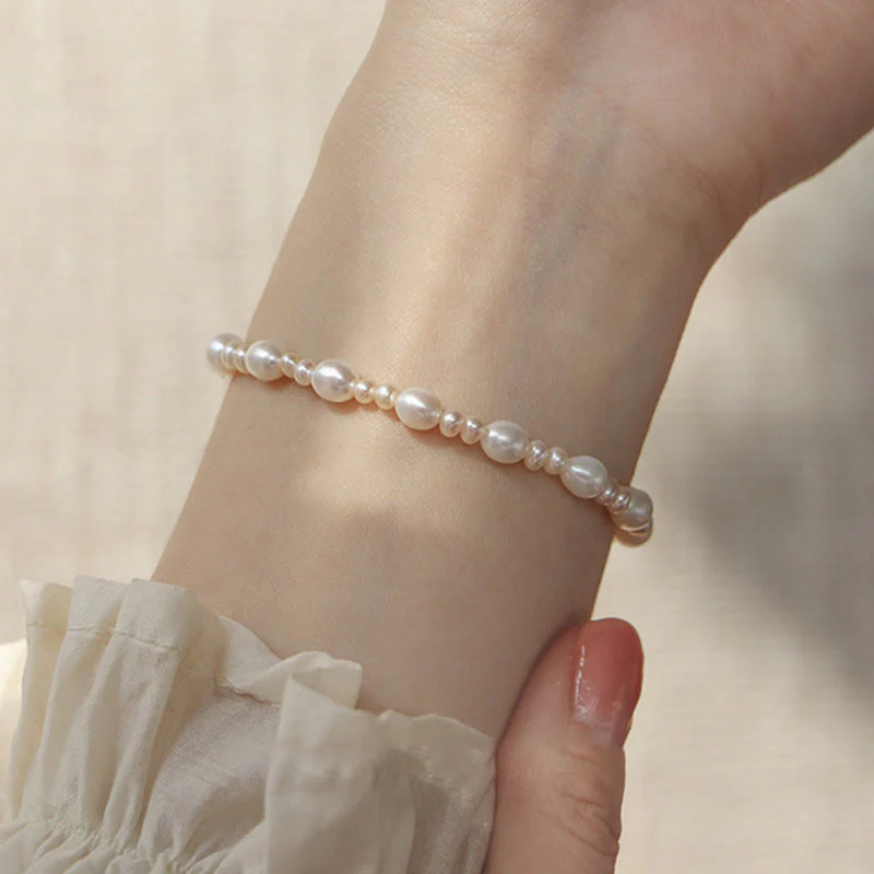 Sincerity Pearl Bracelet with Flower Motif - Natural 15-16cm - Image 4