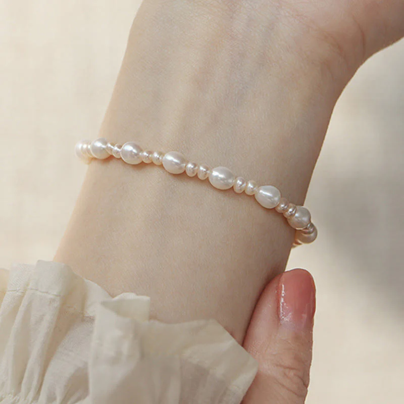 Sincerity Pearl Bracelet with Flower Motif - Natural 15-16cm - Image 5
